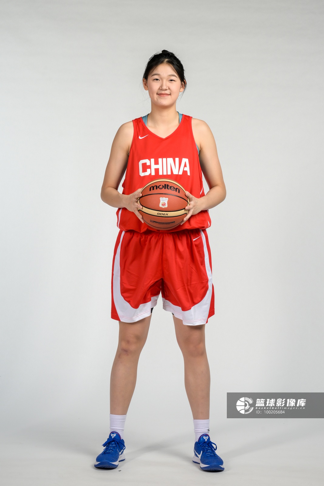 U17女篮排位赛:孙晗昀190持球锋线引热议 媒体人称其模板王俊杰